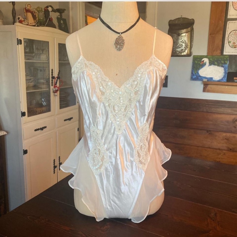 1990s vintage Victoria's Secret White Chemise with Shimmering Fabric